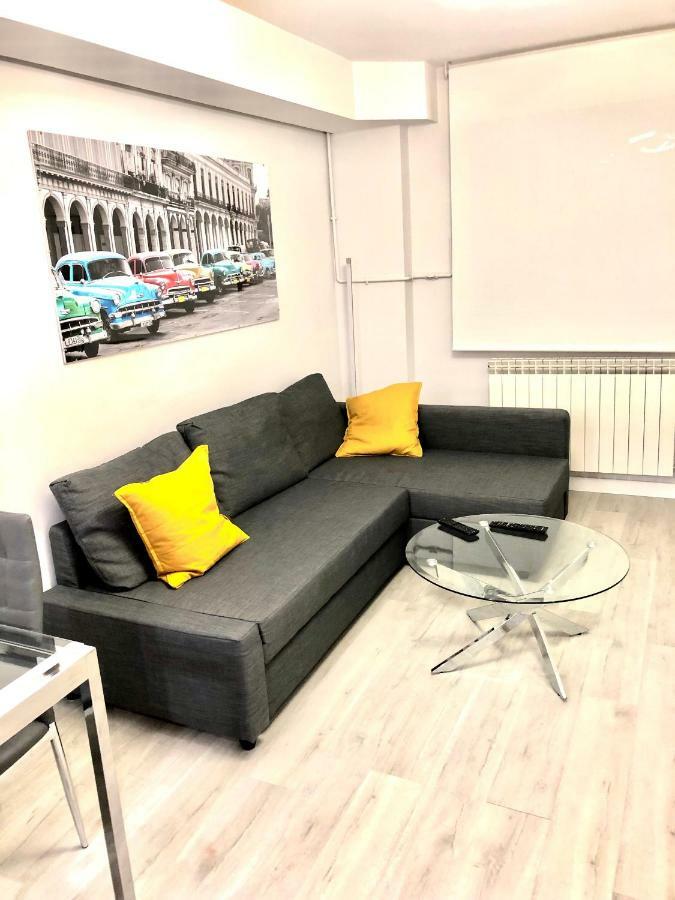 Ferienwohnung W W W Goyahospitales Es Bajo B León Exterior foto